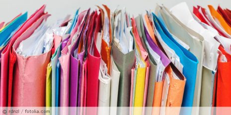 Viele bunte Akten.