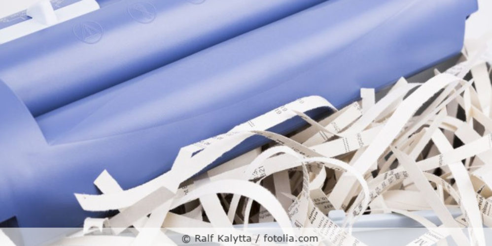 Akten_vernichten_schreddern_Papier_fotolia_59818438