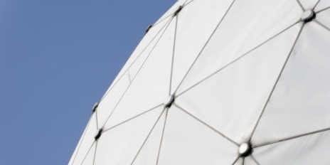 Weiße Antenne von nahem.