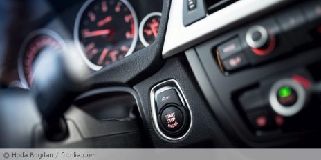 Autocockpit wird von nahem angezeigt.