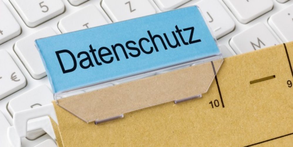 Eine Akte mit der Aufschrift "Datenschutz".