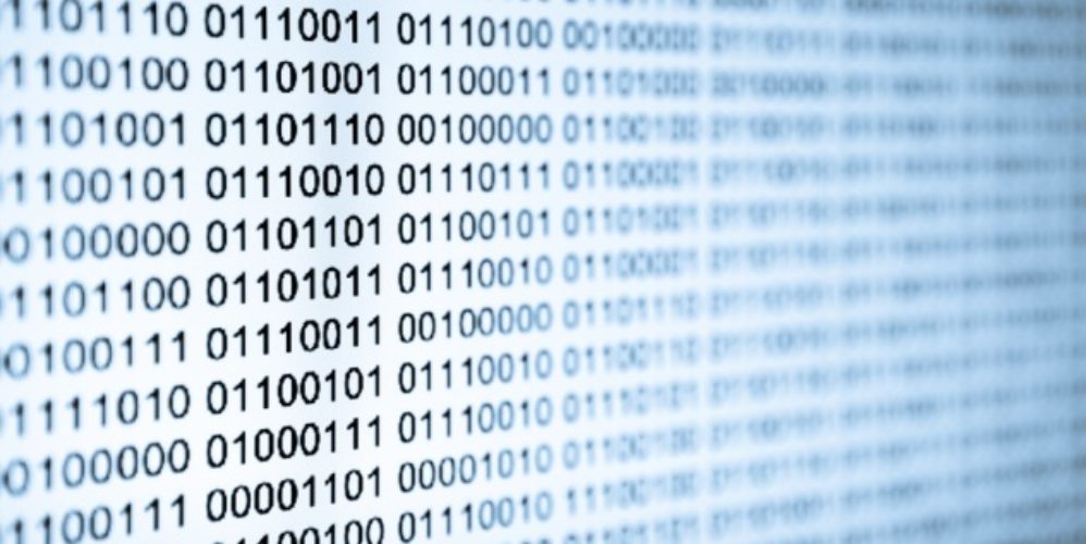 Binäre Zahlen auf dem Computer aufgelistet.