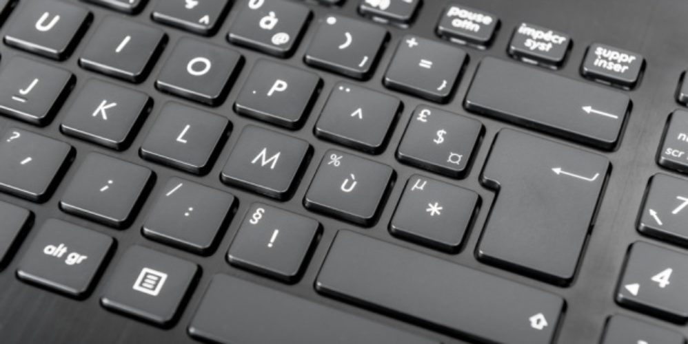 Schwarze Tastatur von nahem.