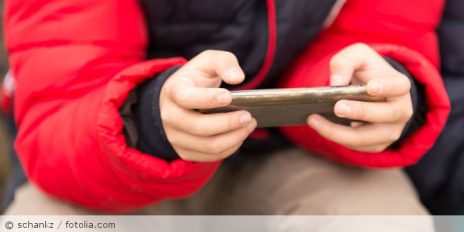 Kind_Smartphone_fotolia_147073507