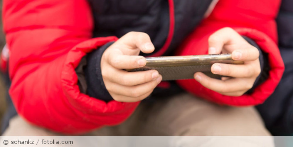 Kind_Smartphone_fotolia_147073507