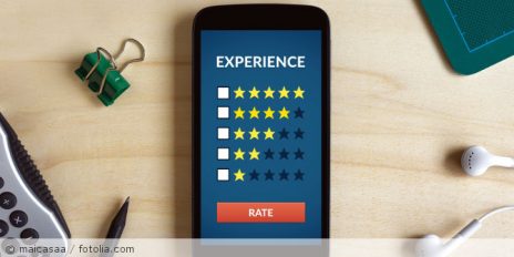 Ein Handy mit Kundenfeedback.