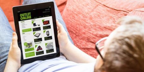 Ein Onlineshop auf einem Tablet.