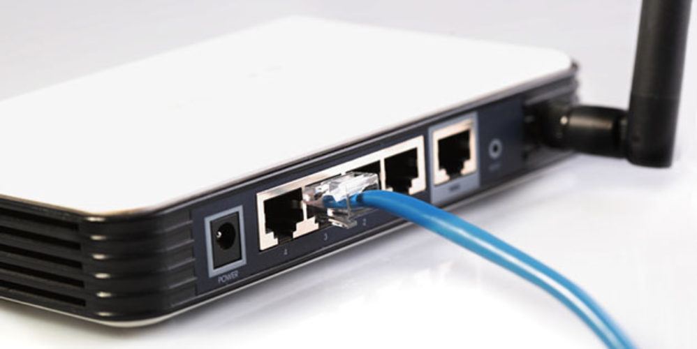 Blaues Kabel wurde an den Router angeschlossen.