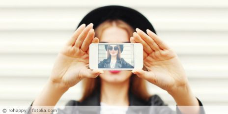Selfie_fotolia_124166633