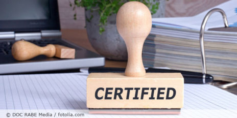 Ein Stempel mit der Aufschrift "Certified".