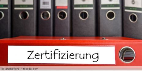 Ein Ordner mit der Aufschrift "Zertifizierung".