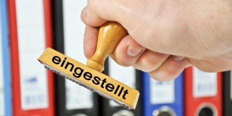 Ein Stempel mit der Aufschrift "eingestellt".