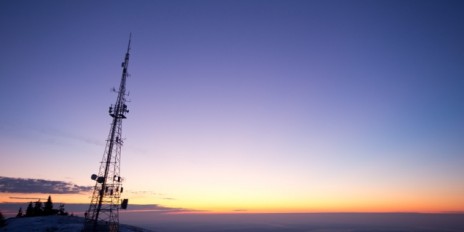 Sonnenuntergang mit einem Strommast.