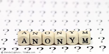 Mehrere Würfel mit der Aufschrift "Anonym".