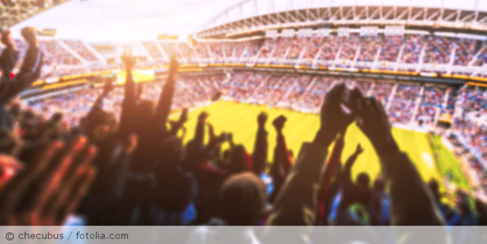Fans im Fußballstadion.