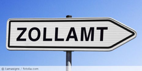 Schild mit der Aufschrift "ZOLLAMT".