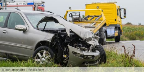 Kaputtes Auto nach einem Verkehrsunfall.