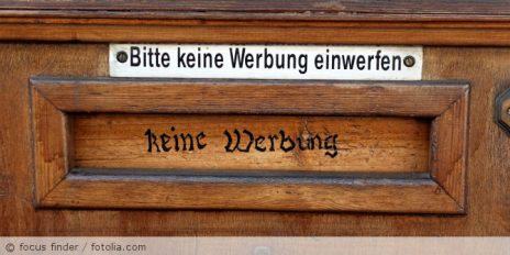 Briefkasten mit der Aufschrift "Bitte keine Werbung einwerfen".
