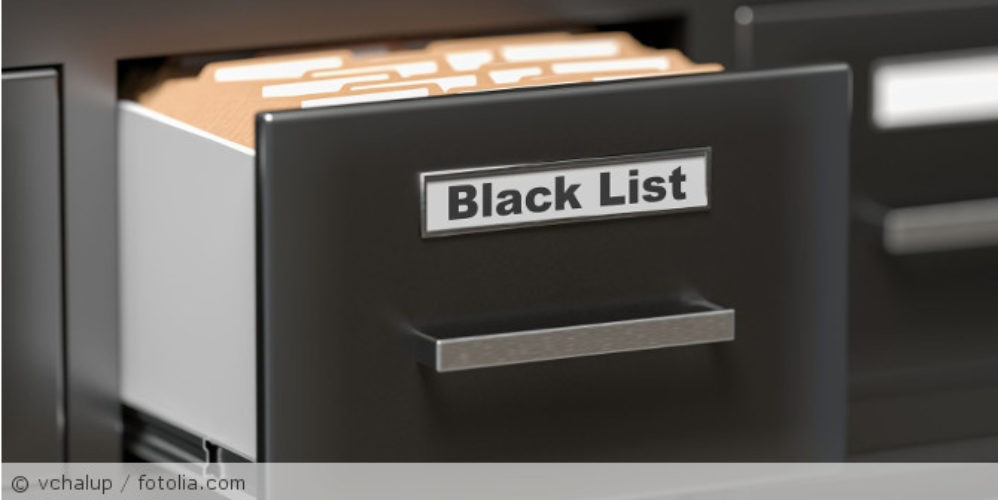 Schublade von einen Aktenschrank mit der Beschriftung "Black List".