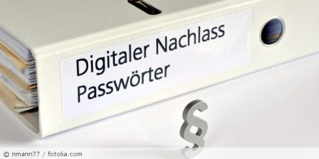 Ordner mit der Aufschrift "Digitaler Nachlass Passwörter".