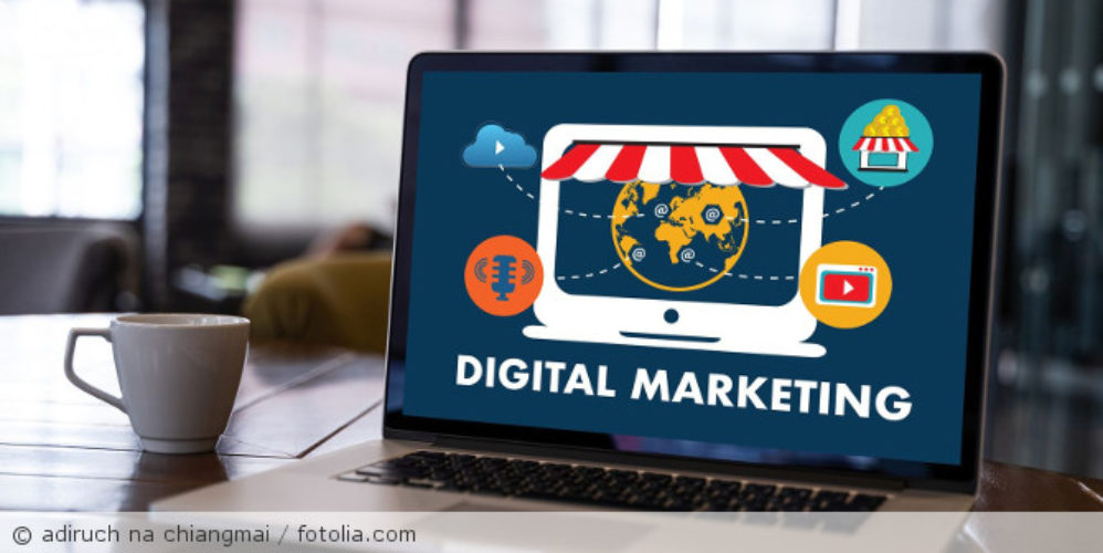 Ein Laptop mit der Seite "Digital Marketing".