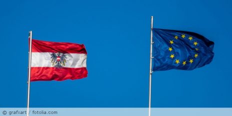 Flagge von der EU und Österreich.