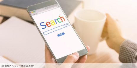 Ein Smartphone mit der Google-Suche.