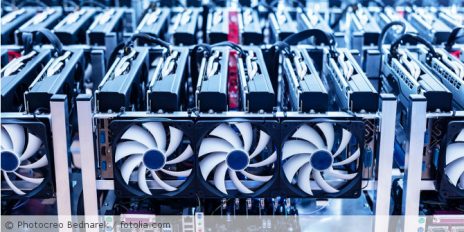 Bitcoin_mining_farm_fotolia_184282524
