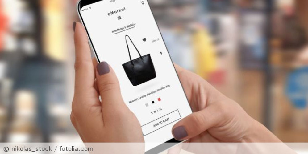 Ein Smartphone auf einer Onlineshopping-Seite.