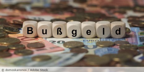Würfel mit der Aufschrift "Bußgeld".