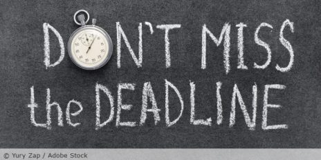 Tafel mit folgender Aufschrift "Don't miss the Deadline".