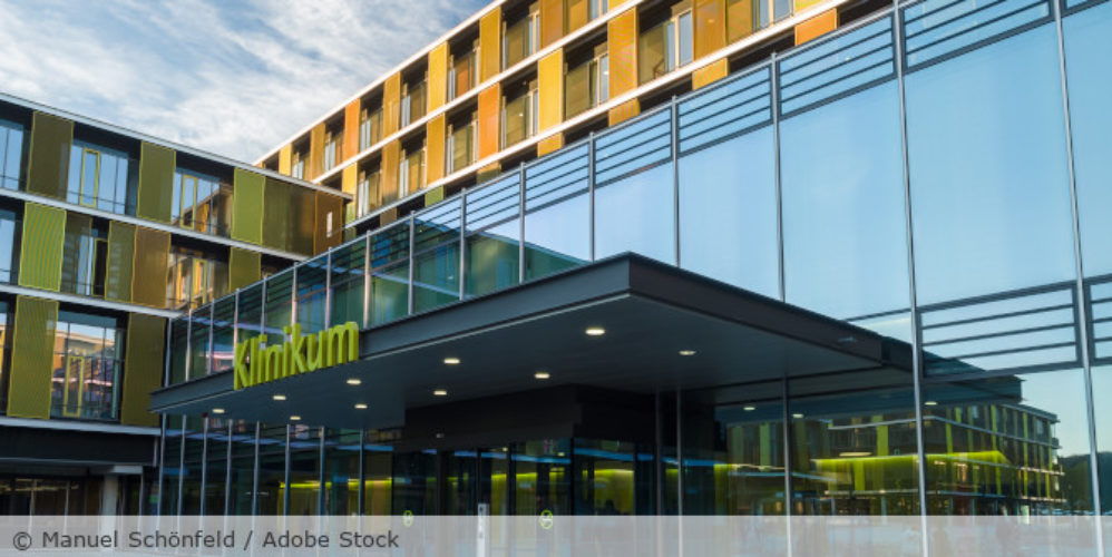 Krankenhaus von außen.