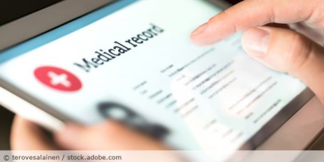 Tablet mit Medical record auf dem Bildschirm.