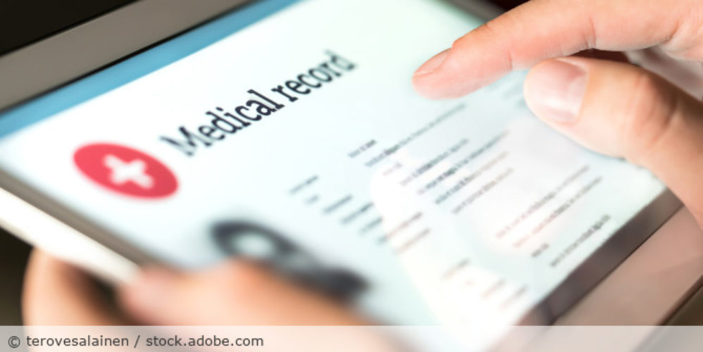 Tablet mit Medical record auf dem Bildschirm.