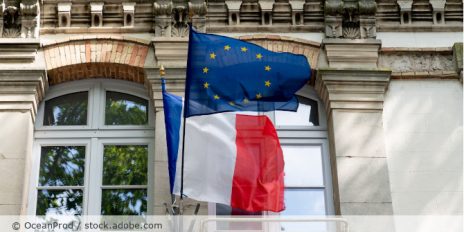 Frankreich und EU Flagge.
