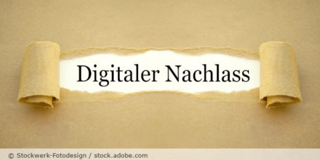Aufgerissener Briefumschlag mit der Beschriftung "Digitaler Nachlass".