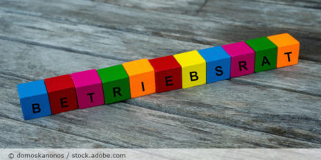 Bunte Würfel mit der Aufschrift "Betriebsrat".