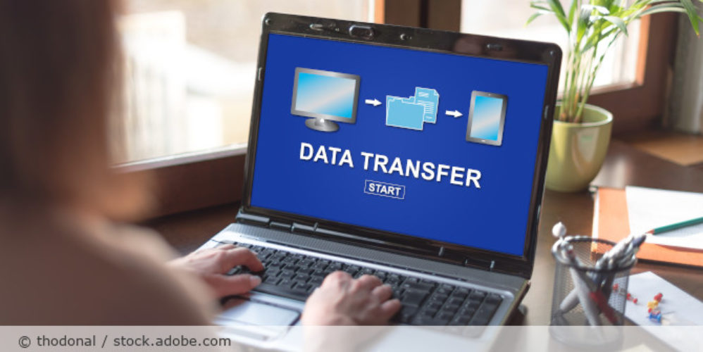 Daten-Transfer auf dem Laptop.