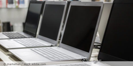 Laptops im Laden zum Verkauf.