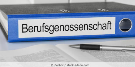 Ordner mit der Aufschrift "Berufsgenossenschaft".