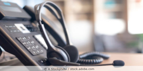 Telefon mit Headset.