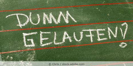 Tafel_Schrift_Dumm_gelaufen_AdobeStock_181413428