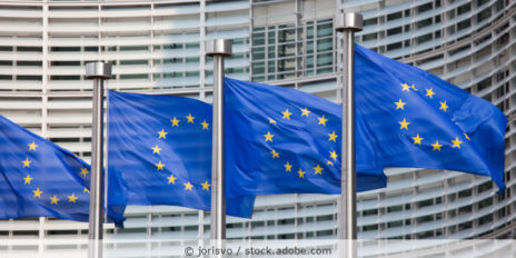 Europa-Flaggen vor dem Gebäude der EU-Kommission in Brüssel.
