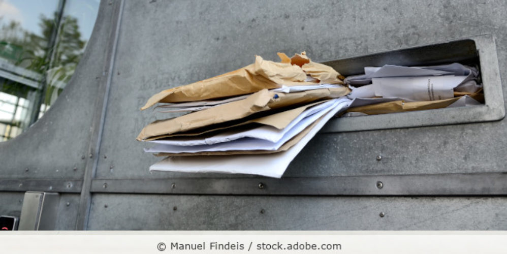 voller Briefkasten