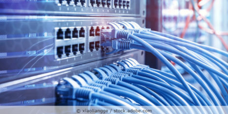 Netzwerkkabel_Hub_AdobeStock_240877638