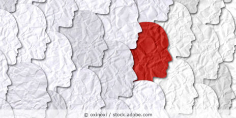 Koepfe_aus_Papier_Whistleblowing_Informant_AdobeStock_462835179