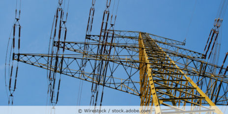 Strommast_Ansicht_von_unten_AdobeStock_489367803