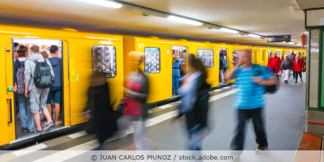 U-Bahn_Berlin_Station_Fahrgaeste_AdobeStock_273318220