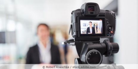 Videoaufnahme einer Mitarbeiterin.