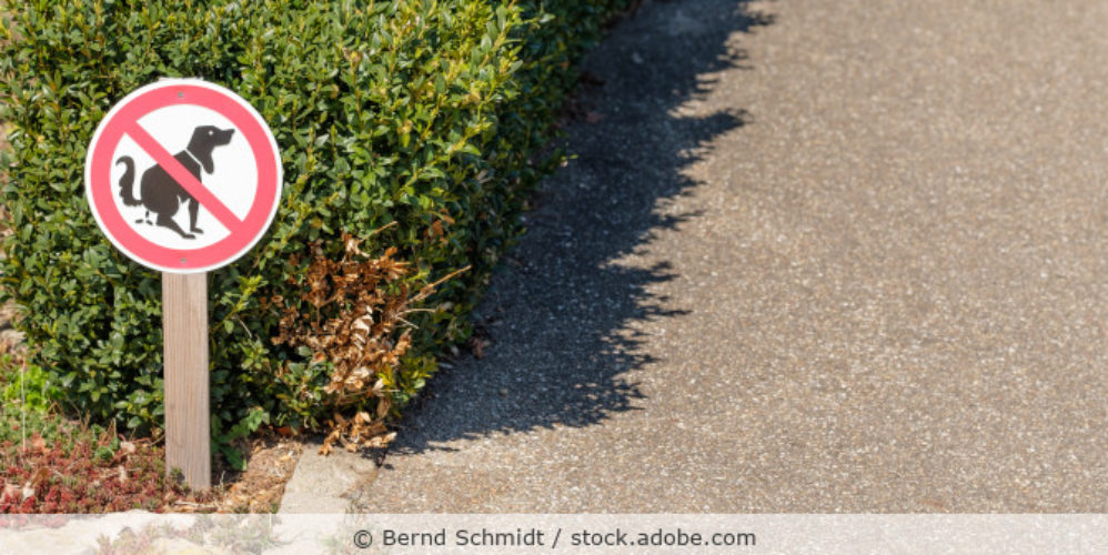 Hundekot_Verbotsschild_Buergersteig_AdobeStock_199703537